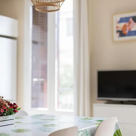 Aparteasy - Family 4-Bedroom Apartment-2